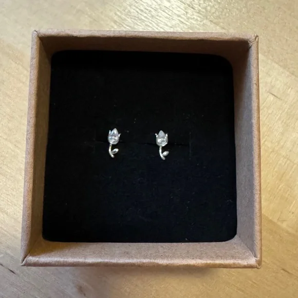 Flat Back Tulip Stud Earrings - Picture 1 of 5